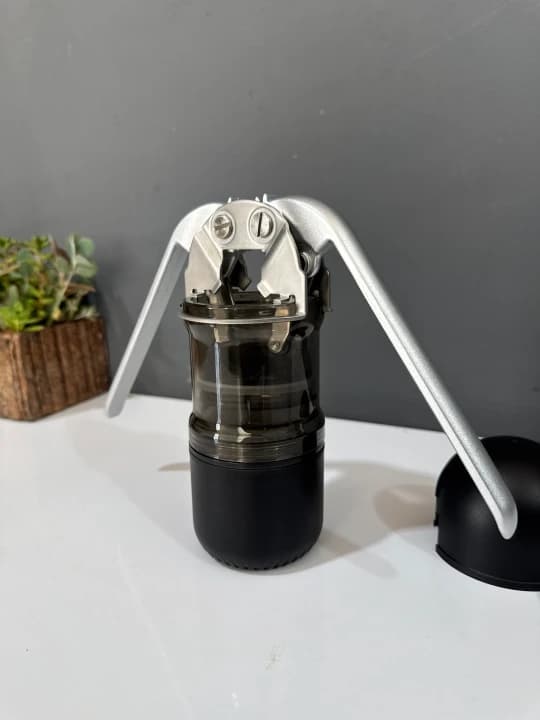 Mini lever espresso maker